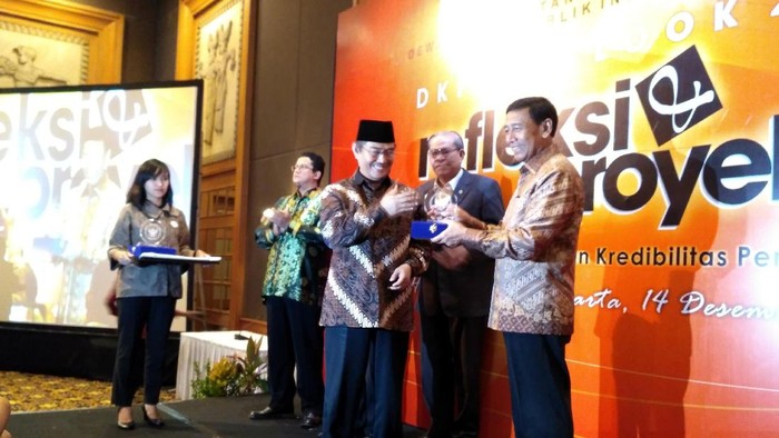 Ungkit Jaket Bomber dan Payung Biru Jokowi, Wiranto: Pemimpin Jadi Panutan