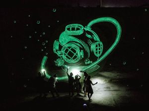 Glow in the Dark! Mural-mural Tak Biasa Ini Menyala Kala Malam