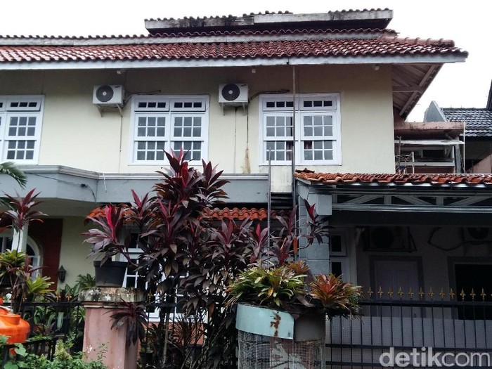 4 Jam Geledah, Polisi Bawa Flashdisk dari Rumah Sri Bintang di Cibubur