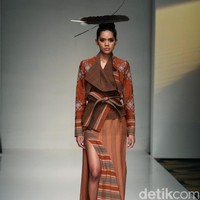 Peragaan Busana Balijava by Denny Wirawan yang di hadirkan di IPMI Trend Show 2017. The Hall Lt.8 Senayan City. Jakarta. [Foto: Mohammad Abduh/Wolipop]