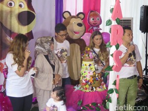 Sedang Sakit, Anak Ketiga Anang Rayakan Ulang Tahun Bersama Anak Yatim