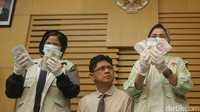 Uang tersebut merupakan barang bukti suap terkait pengadaan Long Range Camera, Monitoring Satellite dan pengadaan Backbone Coastal Surveillance System.