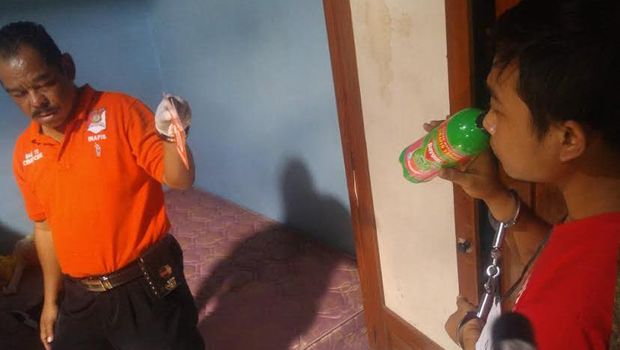 David meracuni putri sulungnya, Aura Safya Nugroho (7), dengan racun serangga.