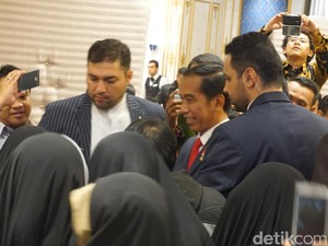 Ramah Tamah dengan WNI di Iran, Jokowi Disambut Salawat