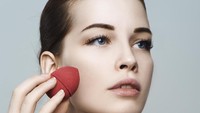 Benarkah Cushion dan Foundation Bisa Dipakai Bareng? Simak Penjelasannya