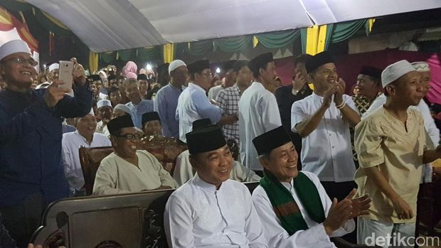 Hadiri Acara Maulid di Serang, Pasangan Rano-Embay Ajak 