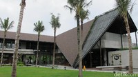 Secret Garden Village berlokasi di Jl Raya Denpasar Bedugul Km 36, Tabanan atau sekitar 2 jam dari kawasan Kuta. Secret garden Village baru diresmikan akhir pekan lalu oleh Menteri Pariwisata Arief Yahya (Afif/detikTravel)