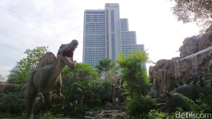 Taman rekreasi edukasi bertema Jurassic Park dan dinosaurus di Bangkok, Thailand.