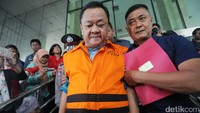 Deputi Bidang Informasi Hukum dan Kerja Sama Badan Keamanan Laut (Bakamla) Eko Susilo Hadi ditahan penyidik KPK, meski belum secara resmi mengumumkan penetapan tersangka terhadapnya.
