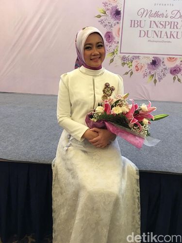 Foto: Cantiknya Si 'Cinta' Atalia Kamil dengan Hijab Serba putih