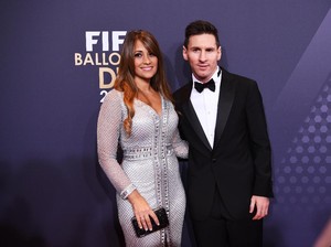 Messi Ultah Pernikahan, Intip Gaya Istrinya Pakai Gaun yang Dibuat 200 Jam