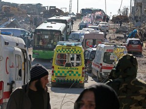 Proses Evakuasi Warga Sipil dan Korban Luka dari Aleppo Terhenti