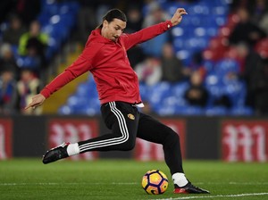 Pose Ibrahimovic dengan Sosok yang Sudah Mengubah Permainannya