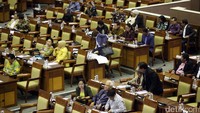 Adapun sidang paripurna kali ini dihadiri oleh 305 anggota Dewan dari total 558.