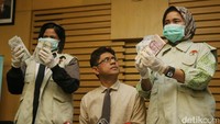 Ini penampakan uang senilai Rp 2 miliar yang berhasil disita KPK terkait suap Deputi Bakamla Eko Susilo Hadi.