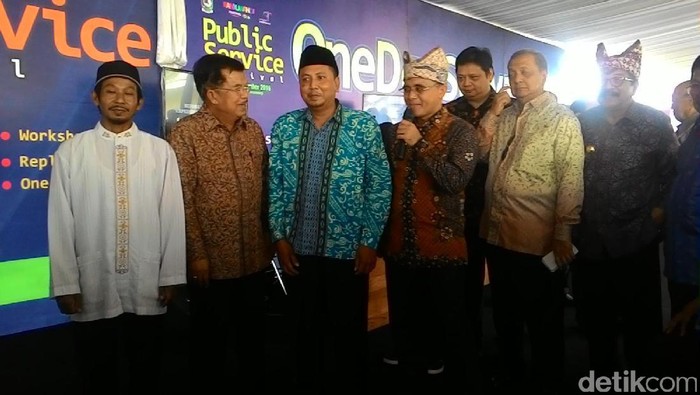 Kunjungan Kerja ke Banyuwangi, Wapres JK Beri Nama Untuk 2 Bayi