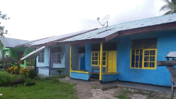 Sebelum Ada Listrik, Anak-anak di Desa Papua Ini Jalan 20 Km Untuk Belajar