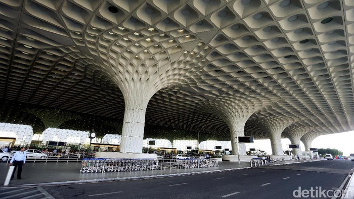 Bandara Internasional Chhatrapati Shivaj, di Mumbai, India, tampil dengan gaya modern dipadu warisan budaya India. Seperti apa? Yuk, intip foto-fotonya!