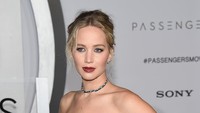 Jennifer Lawrence saat menghadiri acara filmnya tersebut di California, AS pada Rabu malam (14/12/2016) waktu setempat. Matt Winkelmeyer/Getty Images/detikFoto.
