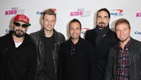 A.J McLean, Nick Carter, Howie D, Kevin Richardson dan Brian Littrell  setelah tampil. Tasos Katopodis/Getty Images for iHeart/detikFoto.