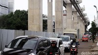 Jejeran tiang pancang MRT di Jalan Fatmawati.