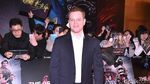 Aksi Para Bintang Film The Great Wall di Red Carpet