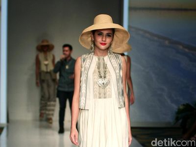 Foto: Koleksi Chossy Latu di IPMI Trend Show 2017
