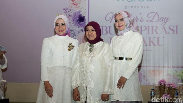 Foto: Cantiknya Si 'Cinta' Atalia Kamil dengan Hijab Serba putih