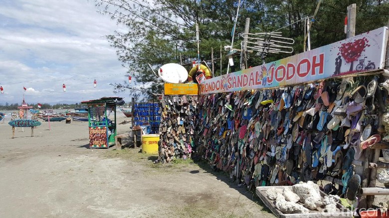 Foto: Pantai Sandal Jodoh yang unik di Bengkulu (Fitraya/detikTravel) Foto: Pantai Sandal Jodoh yang unik di Bengkulu (Fitraya/detikTravel)