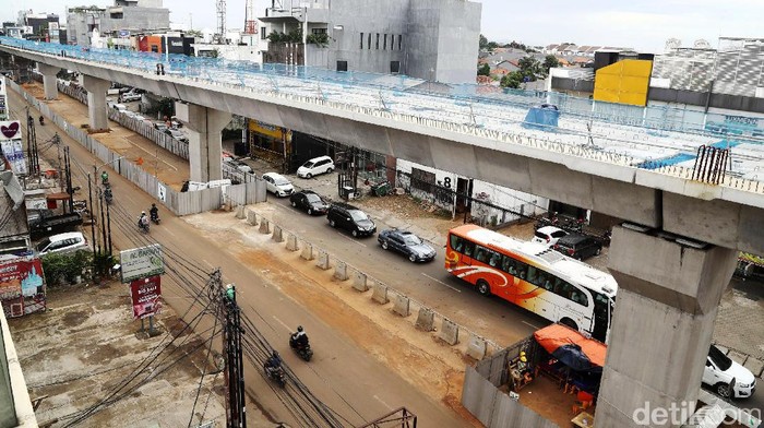 Pengerjaan proyek Mass Rapid Transit (MRT) ditargetkan rampung pada 2018 mendatang. Ini penampakan terkini proyek MRT di Jalan Fatmawati, Jakarta Selatan, Kamis (15/12/2016).