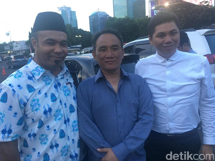 Sebut Twitternya Direkayasa, Andi Arief Laporkan Balik Kotak BADJA ke Polisi