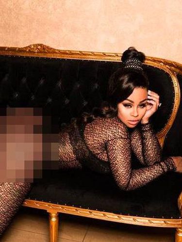 Tiru Pose Kim Kardashian, Blac Chyna Pamer Bokong