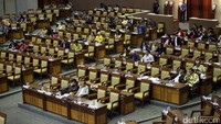 Sidang diawali dengan pengucapan belasungkawa DPR bagi korban gempa Aceh.