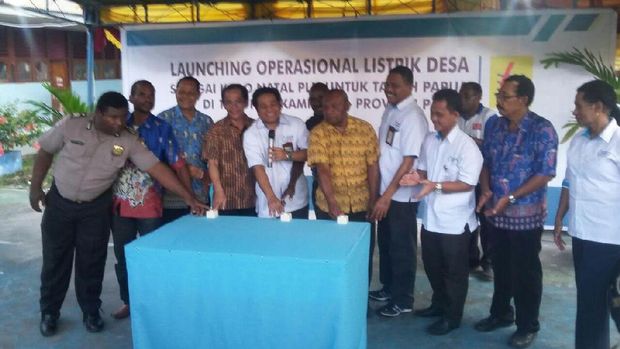 Dua Desa di Papua Ini Dapat Distribusi Listrik PLN