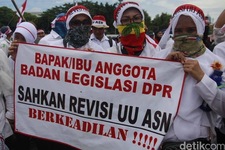 Revisi UU ASN: Pemerintah Tak Boleh Lagi Rekrut Tenaga Honorer Revisi UU ASN: Pemerintah Tak Boleh Lagi Rekrut Tenaga Honorer