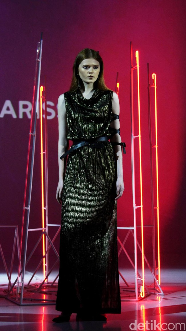 Pada koleksi terbarunya ini Stella Rissa mengangkat tema Rock and Rolla di IPMI Trend Show 2017. Senayan City. Jakarta. [Foto: Mohammad Abduh/Wolipop]