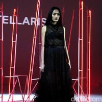 Pada koleksi terbarunya ini Stella Rissa mengangkat tema Rock and Rolla di IPMI Trend Show 2017. Senayan City. Jakarta. [Foto: Mohammad Abduh/Wolipop]