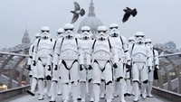 Film spin-off Star Wars bertajuk Rogue One: A Star Wars Story mulai tayang di Inggris pada hari itu. Leon Neal/Getty Images/detikFoto.