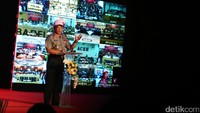 Tiga aplikasi online tersebut yakni, e-Tilang, e-Samsat dan SIM online. Dalam sambutannya, Tito mengatakan dengan adanya tiga program ini maka diharapkan budaya koruptif yang masih ada di kepolisian bisa diberantas. Dengan begitu, kepercayaan publik terhadap polisi bisa didapatkan.