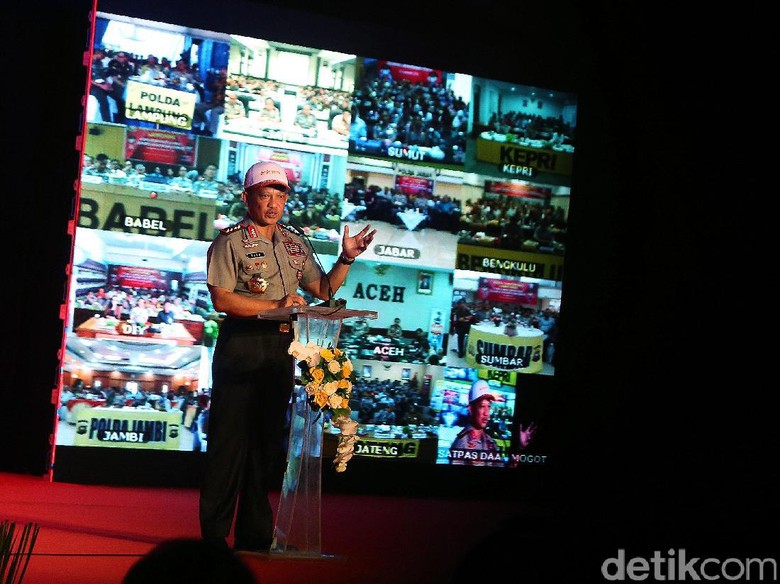Kapolri Jenderal Tito Karnavian saat meluncurkan 3 aplikasi online (Foto: Ari Saputra) Kapolri Jenderal Tito Karnavian saat meluncurkan 3 aplikasi online (Foto: Ari Saputra)