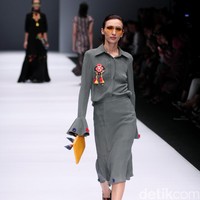 Koleksi terbaru Mel Ahyar First mengangkat tema Dark Blossom di Jakarta Fashion Week 2017. Senayan CIty. Jakarta. [Foto: Mohammad Abduh/Wolipop]