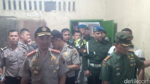 TNI-Polri Gerebek Pemukiman di Medan, Ciduk Pelaku Narkoba dan Sita Mesin Judi