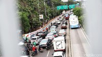 Pembangunan Flyover Pancoran yang ditaksir memiliki panjang sekitar 740 meter dan lebar 9 meter ini bertujuan mengurangi kepadatan kendaraan dari arah Cawang menuju Semanggi yang kerap tertahan traffic light di Simpang Pancoran.