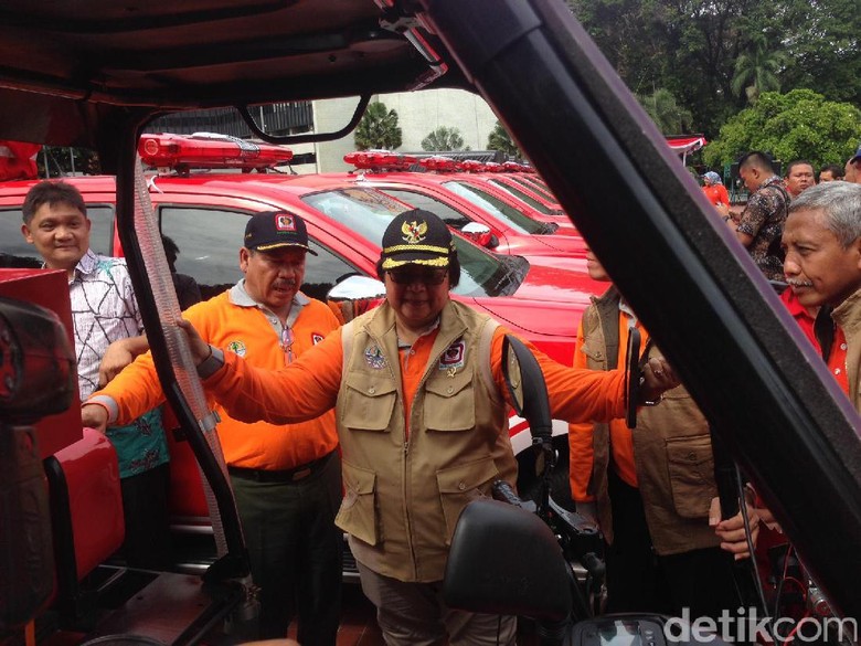 Menteri LHK Serahkan 6 Ribu Peralatan Pemadam Kebakaran untuk 7 Provinsi Menteri LHK Serahkan 6 Ribu Peralatan Pemadam Kebakaran untuk 7 Provinsi