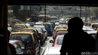 Mumbai adalah kota yang sangat besar dan juga ramai.