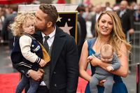 Perdana, Ryan Reynolds & Blake Lively Tampilkan Anak-anaknya di Depan Publik