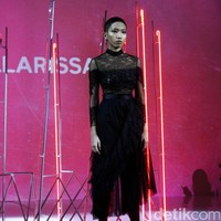 Pada koleksi terbarunya ini Stella Rissa mengangkat tema Rock and Rolla di IPMI Trend Show 2017. Senayan City. Jakarta. [Foto: Mohammad Abduh/Wolipop]