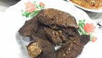 Lamaknyo Rendang Berbumbu Pekat Gurih di RM Padang Legendaris Ini