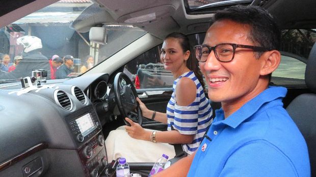 Usai Kampanye di Cibubur, Sandiaga Dijemput Luna Maya