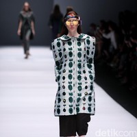 Koleksi terbaru Mel Ahyar First mengangkat tema Dark Blossom di Jakarta Fashion Week 2017. Senayan CIty. Jakarta. [Foto: Mohammad Abduh/Wolipop]